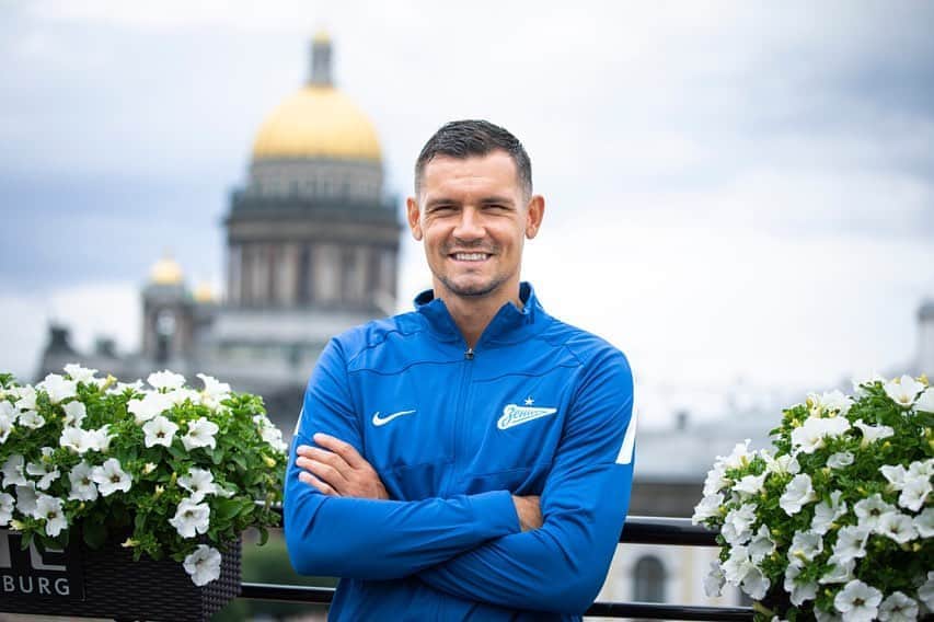 デヤン・ロヴレンのインスタグラム：「Discovering the beauty of St. Petersburg 💙」