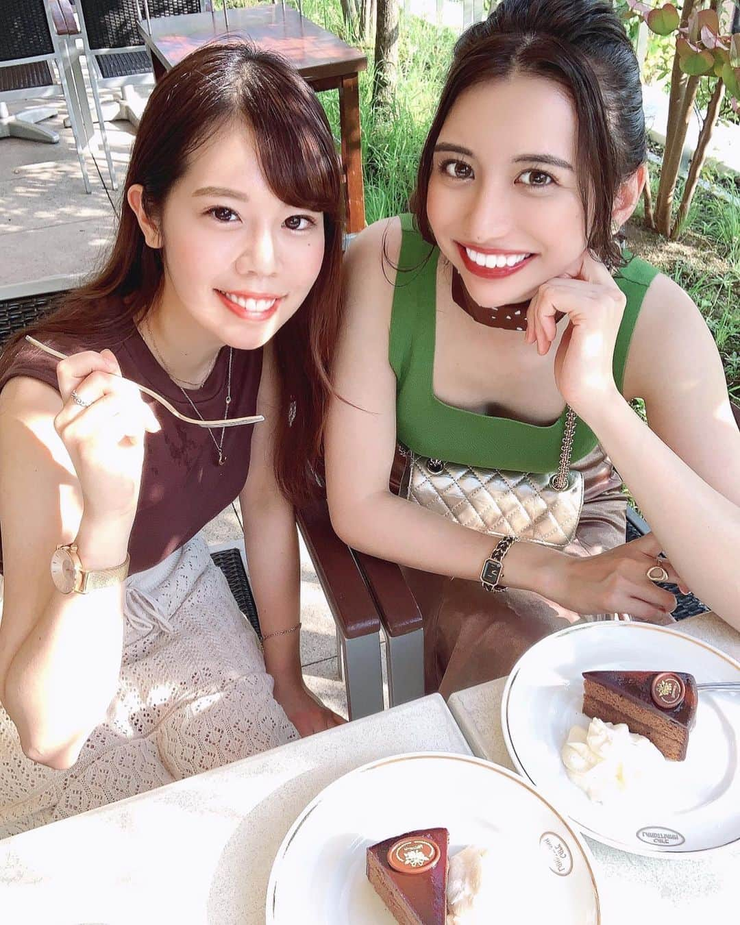 さゆりさんのインスタグラム写真 - (さゆりInstagram)「久しぶりに　@nakamuraam と表参道でお茶したよ〜☕️☀️﻿ ﻿ 美容看護師、兼フリーランスで﻿ 話が合うゆきちゃん👩❤️﻿ ﻿ 表参道のaoビルの中に、﻿ すごいオシャレな喫茶店が☕️﻿ ﻿ 外はテラスで気持ちよかった〜🍀﻿ ﻿ ゆきちゃんも最近、新しい事業を始めて﻿ 頑張ってて刺激もらった♡﻿ ﻿ 今年は旅行に行けないけど、﻿ 新しいこと始めてるゆきちゃん！カッコいい！﻿ わたしも頑張らないと〜✨☺️﻿ ﻿ ﻿ place: 表参道﻿ cafe: CAFE LANTDMANN(カフェラントマン)﻿ @cafe_landtmann_aoyama  ﻿ choker: @frees_mart  tops: @frees_mart  ﻿ ﻿ ﻿ #ファッション　#コーデ　#今日のコーデ﻿ #南青山　#南青山カフェ　#青山　#青山カフェ﻿ #表参道カフェ #表参道カフェ巡り ﻿ #カフェ巡り #表参道 #原宿カフェ #原宿 ﻿ #表参道ランチ #青山カフェ #渋谷ランチ #渋谷 ﻿ #omotesando #カフェ活 #原宿インスタ映え﻿ #表参道インスタ映え #カフェ #渋谷グルメ#原宿グルメ ﻿ #表参道グルメ #カフェ好き #カフェ好き女子 ﻿ #カフェ好きさんと繋がりたい ﻿ #さゆのカフェ巡り  #看護師　#美容看護師」8月4日 21時44分 - sayuri__offi