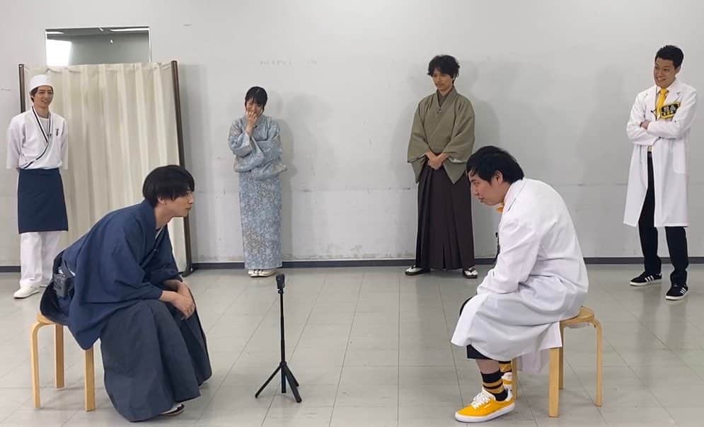 第7キングダム【公式】のインスタグラム：「#霜降り明星 は昔ながらの遊びをさらに楽しめるように進化させる人気キャラ「しもふりゲームメーカー」やります🎮👾  日テレ新水曜ドラマ「私たちはどうかしている」から #浜辺美波 #横浜流星 #山崎育三郎 #高杉真宙 #前原滉 が参戦❗️  メガ進化させた”にらめっこ”で、横浜流星があるキャラになりきってノリノリでボケる意外な一面が見られます🦁🌈🌈  ８月１０日（月）よる９時から２時間スペシャルぜひ見てください🥺💓」