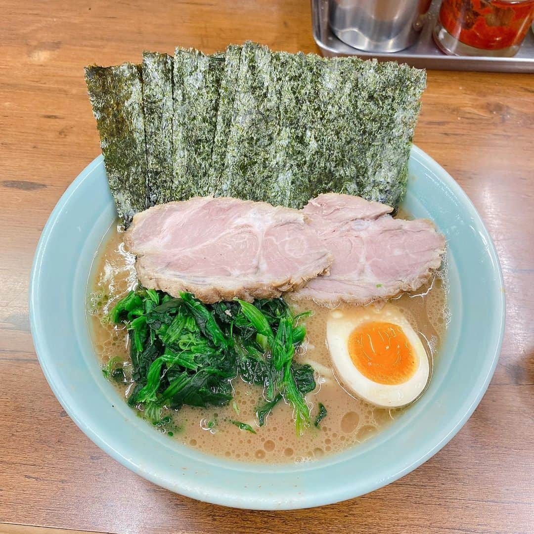 金巻ともこさんのインスタグラム写真 - (金巻ともこInstagram)「夏は麺がはかどる  #おそとごはん金巻 #武蔵家成増 #家系ラーメン」8月4日 13時40分 - tomotomoco