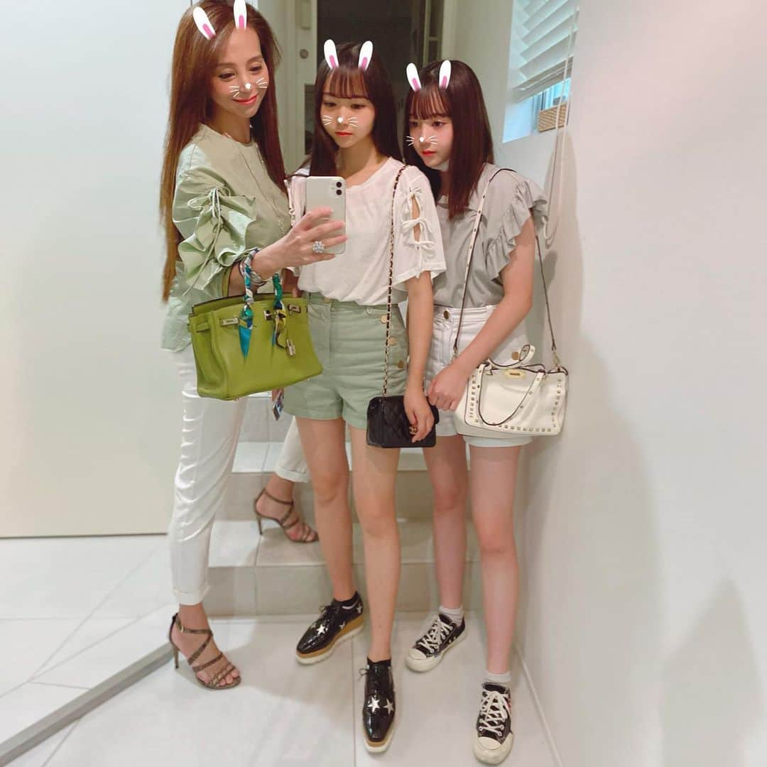 麻美さんのインスタグラム写真 - (麻美Instagram)「久々のリンクコーデ ． #fashion #linkcordinate  #cordinate  #family #daughter」8月4日 13時38分 - mami0s