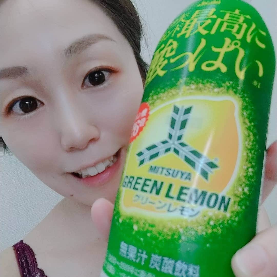 悠木あやねさんのインスタグラム写真 - (悠木あやねInstagram)「暑くて汗かきすぎたので、水分補給とクエン酸補給ヽ(=´▽`=)ﾉ  たしかに酸っぱくて美味しい😋  でも、酸っぱいの大好きなわたしは、さらにレモン果汁とか追加して飲んでみたい気分です🤣💦💦  #悠木あやね #AyaneYuki #YukiAyane #カプセルエージェンシー #capsuleagency #AV女優 #アダルト女優 #セクシー女優 #女優 #pornstar #nudemodel #model #asiangirls #asiandoll #asianbeauty #asiansexy #japanesegirl #japanese #japanesegirls #レモン果汁 #酸っぱい #酸っぱいもの好き #クエン酸 #三ツ矢グリーンレモン #クエン酸濃度6倍 #美味しい」8月4日 13時43分 - yukiayane0926