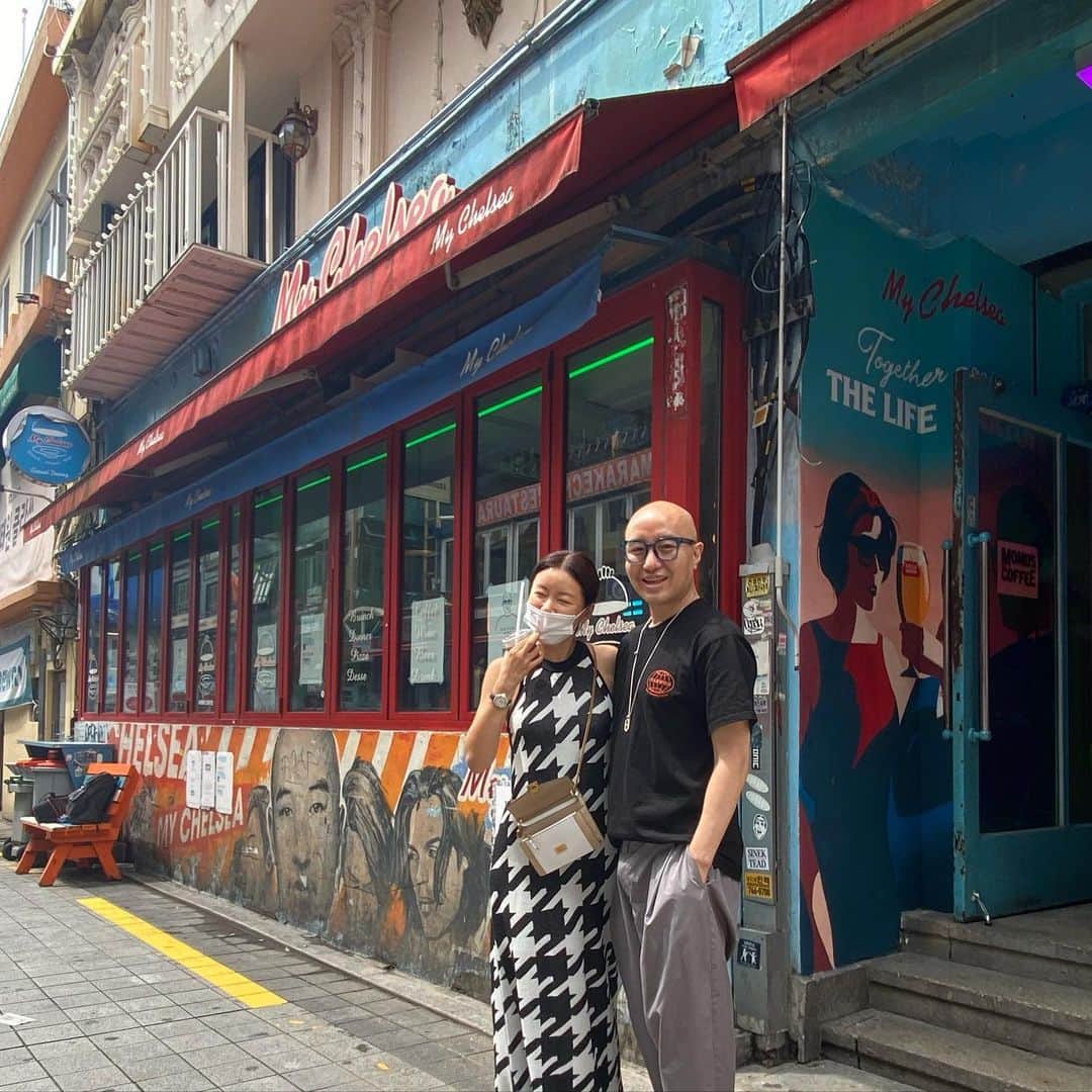アン・ソニョンさんのインスタグラム写真 - (アン・ソニョンInstagram)「한올 한올 소중하신분들  #소중한올🖤  로 매일매일  맛나게 건강하게 #블랙푸드 가득 챙겨보세요❤️👍👍 . . . #착한소비 #착한기부 #온라인러브바자 @lovebazaar_online」8月4日 13時45分 - anney_an_love