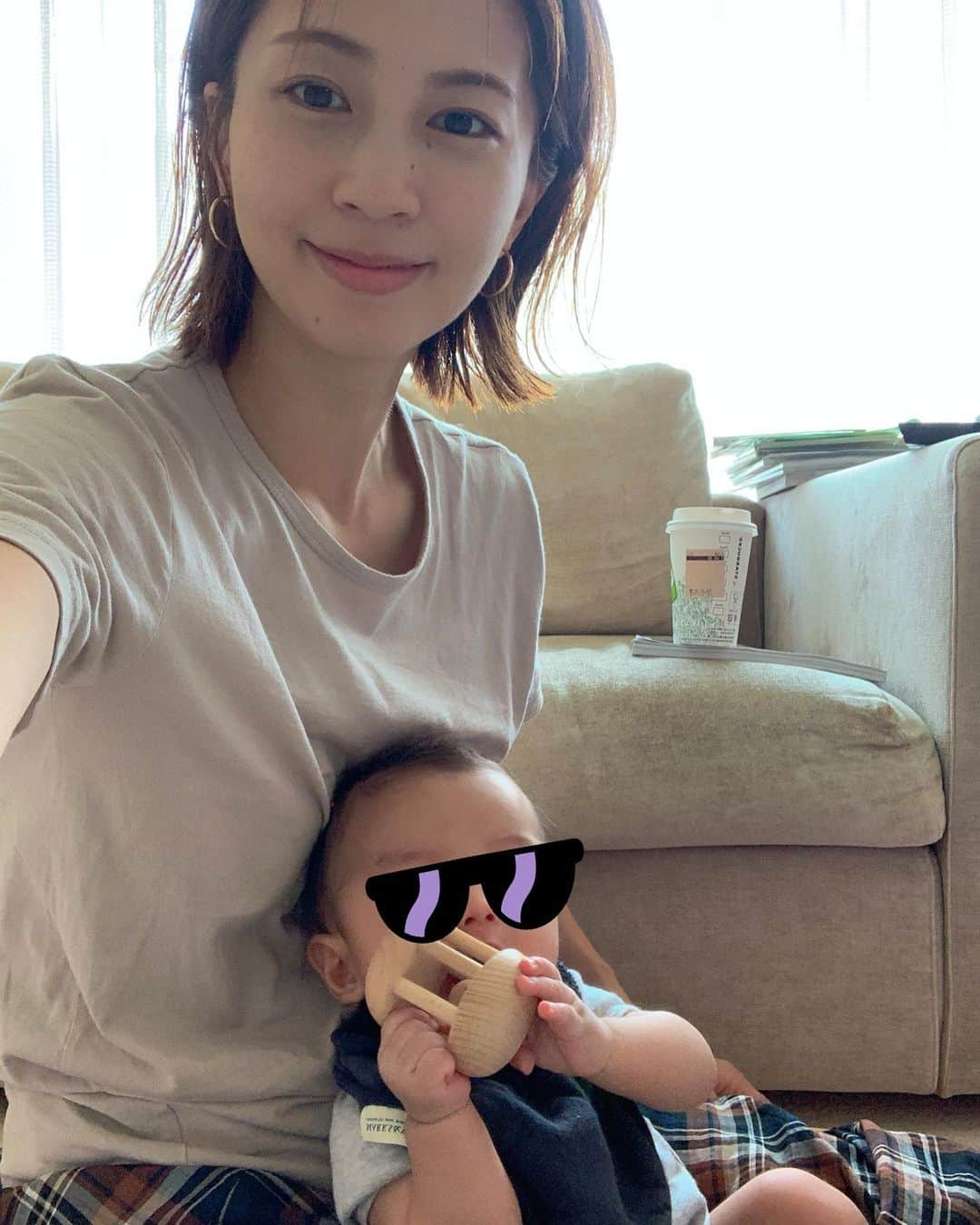 安田美沙子さんのインスタグラム写真 - (安田美沙子Instagram)「赤ちゃん👶 木のおもちゃを無我夢中でアムアム。何でもお口に入れて、よだれがすごい✨ . . . お兄ちゃんは今日で3歳３カ月👦 Domaniさんのページを見返すと2人ともちょっと小さくて。。。 今を大切に、大切に。 . . . Domaniさんの撮影裏話がこちらに載っています。ぜひご覧ください✨ → https://domani.shogakukan.co.jp/356037 . . . #instagood #shooting #boys #brothers #baby #5months #39months #family #thanks」8月4日 13時50分 - yasuda_misako