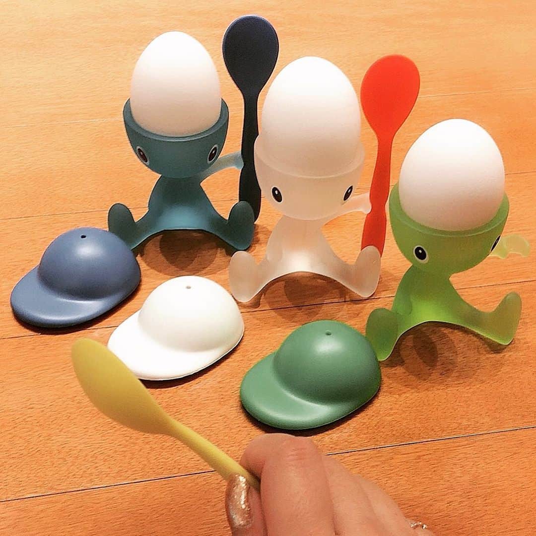 Omotecho Style Storeさんのインスタグラム写真 - (Omotecho Style StoreInstagram)「キッチンに、ポップでキュートなエッグカップはいかがですか？🥚🥚🥚  【ALESSI】 <CICO/エッグカップ> ￥3,300(税込)  #alessi #アレッシー #kitchen #キッチン #cico #eggcup #エッグカップ #インテリア #blue #white #green #egg #cute #gift #present #okayama #岡山 #セレクトショップ #omotechostylestore #表町スタイルストア」8月4日 13時53分 - omotechostylestore