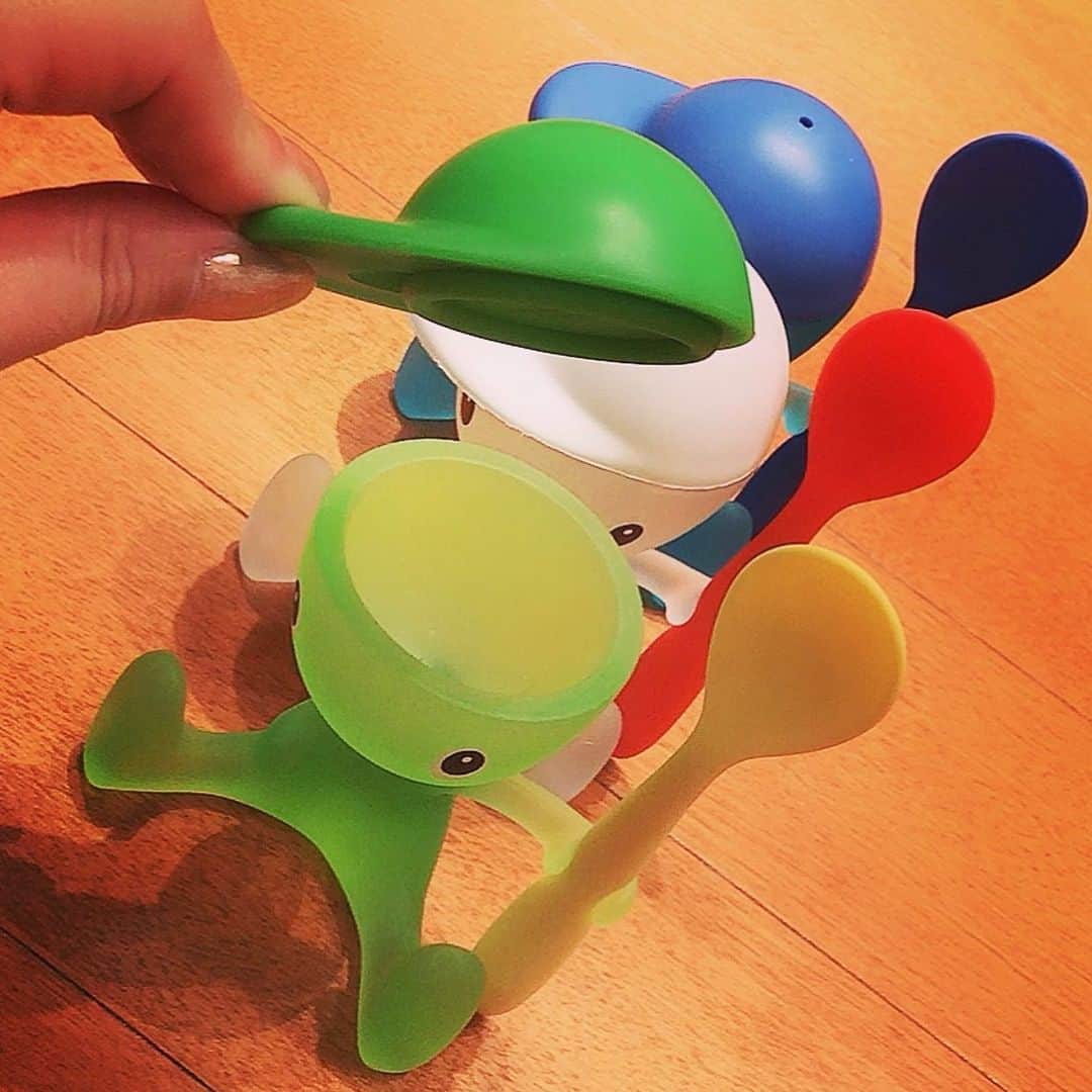 Omotecho Style Storeさんのインスタグラム写真 - (Omotecho Style StoreInstagram)「キッチンに、ポップでキュートなエッグカップはいかがですか？🥚🥚🥚  【ALESSI】 <CICO/エッグカップ> ￥3,300(税込)  #alessi #アレッシー #kitchen #キッチン #cico #eggcup #エッグカップ #インテリア #blue #white #green #egg #cute #gift #present #okayama #岡山 #セレクトショップ #omotechostylestore #表町スタイルストア」8月4日 13時53分 - omotechostylestore