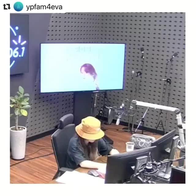 クォン・スンイルのインスタグラム：「양파의 음악정원 많이많이 들어주세요 🥰 @yangpa_official @yangpa_radio   나른한 오후  잠을 깨고  귀 기울여  지치고 피곤한 오늘은  잠시 잊고  이 목소리 그대에게 양파의 음악정원 . #양파의음악정원 #kbs2radio #양파 #YangPa  #권순일 #어반자카파 #어반자카파권순일」