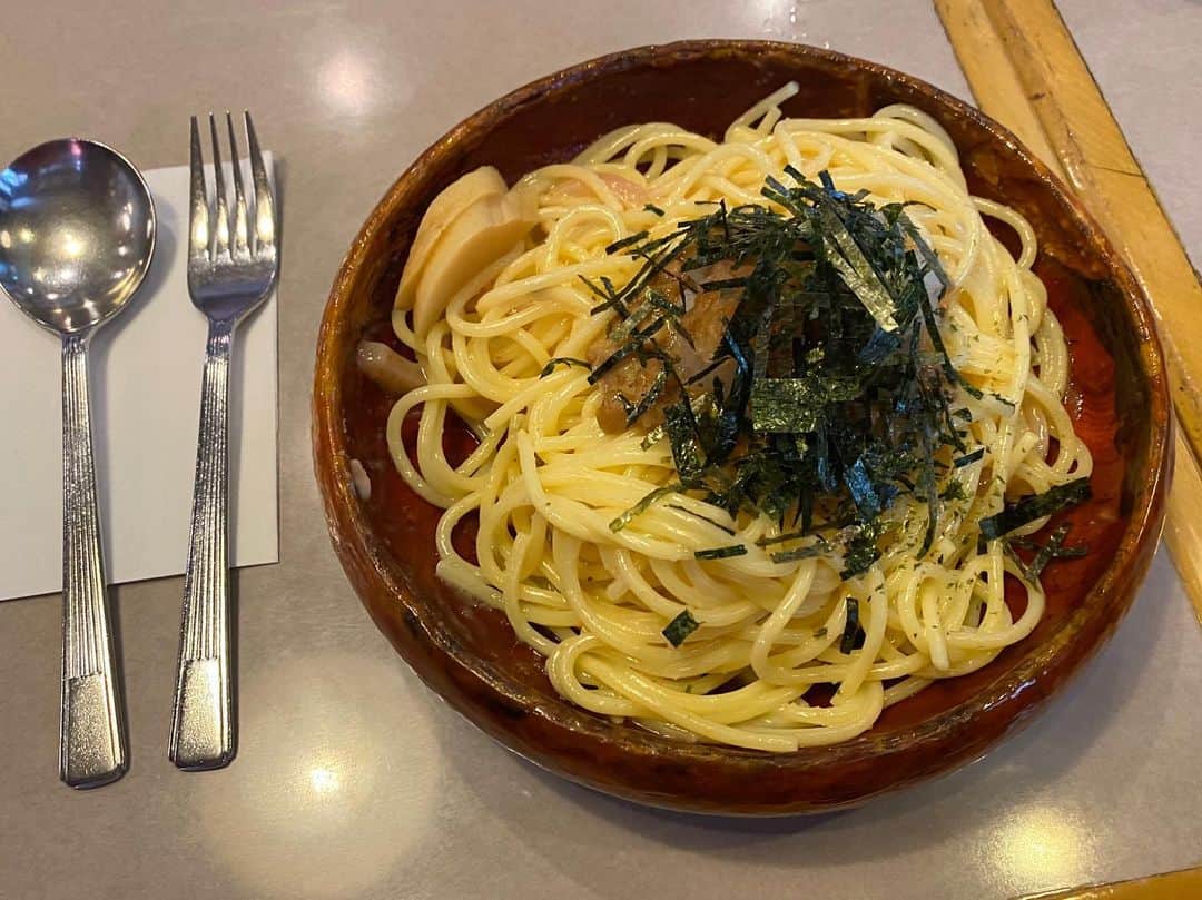 クロちゃんさんのインスタグラム写真 - (クロちゃんInstagram)「お昼ご飯は、イカ明太納豆おろしスパゲテー。 あー、幸せだしん！」8月4日 14時32分 - kurochandesuwawa