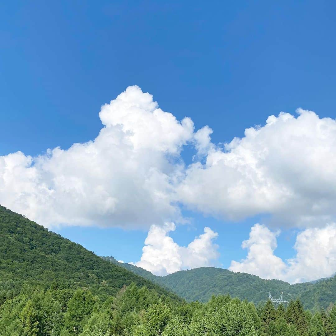 麻尋えりかさんのインスタグラム写真 - (麻尋えりかInstagram)「行きたい場所シリーズ🏔 #日光浴 #富山 #toyama」8月4日 14時38分 - mahiroerika