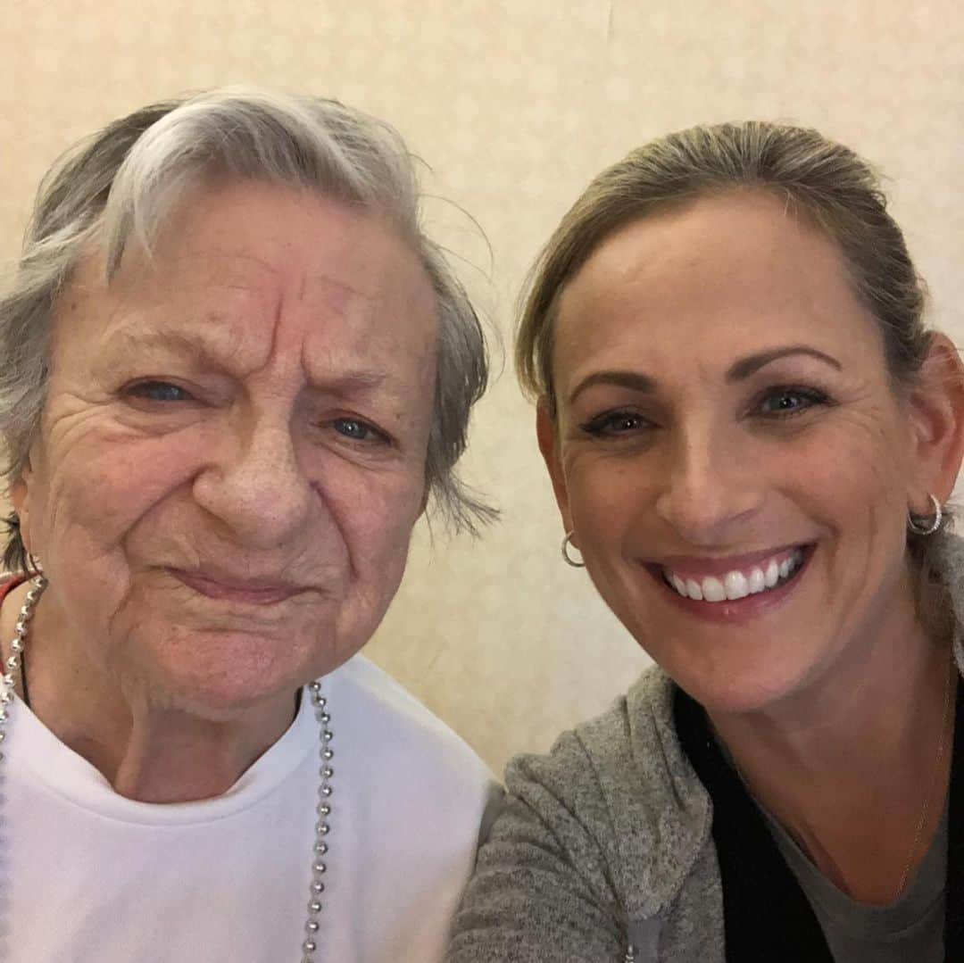 マーリー・マトリンさんのインスタグラム写真 - (マーリー・マトリンInstagram)「It’s past midnight in Chicago as I post this very special tribute to my mother, Libby Matlin. We are celebrating her 90th birthday! Holy moly! Pictures here are just a few that I think she would enjoy sharing to all. I know she’d LOVE all the greetings and love for her on her special day. She’s living with Dementia/Alzheimer’s nowadays ( we refuse to let it define her ) but that doesn’t stop me and my family from wishing her the best of birthdays! I love you Mom and I’m sending you virtual hugs and love and kisses! 🤟🤟🤟🎂🎂🎂 #libbymatlin #90yearsyoung #chicago #mymother #imisshersomuch #momanddad #family #screwcoronavirus」8月4日 14時50分 - themarleematlin