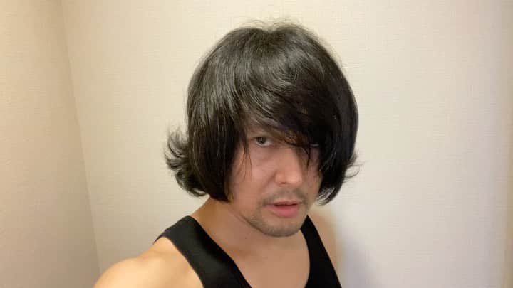 のインスタグラム：「引力には逆らえない。」