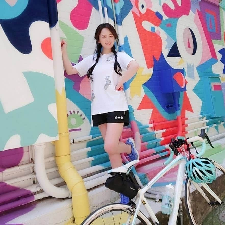 鈴木聖奈さんのインスタグラム写真 - (鈴木聖奈Instagram)「＊ @bianchijapan  @bianchibicycles  @louisvuitton  ＊ #ロードバイク  #ロードバイク女子  #ロードバイク初心者  #ポタリング  #ゆるポタ #ビアンキ  #チェレステ  #ミニベロ  #風景  #お散歩 #ロングヘア #ヘアアレンジ #ヘアスタイル #撮影  #自転車  #自転車女子  #ロードバイクのある風景  #ロードバイクのある生活  #ビアンキ女子  #ゆるふわアレンジ  #スポーツウェア  #スポーツ女子  #bianchibikes  #bicycles  #bianchi  #birdy  #bike  #trek  #cycling  #cyclist ⠀」8月4日 15時00分 - seina.suzuki