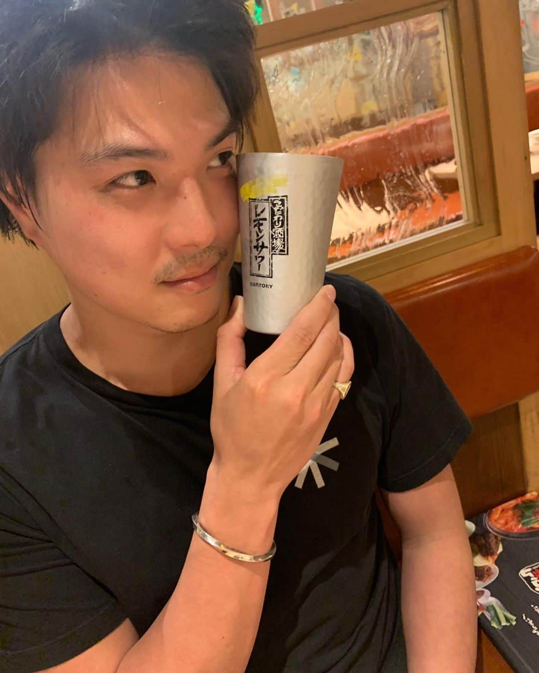 保田賢也のインスタグラム：「. 先日31歳にして. 赤からデビューしました. 旨辛でした‼︎ 汗が止まらない...  #赤から #旨辛 #汗かき #何食べても汗かく体質 #共感できる人いるはず #沢山食べてコロナなんて吹き飛ばせ #まだクーラは使ってません #最近 #レモンサワー　 #好き #水球　#waterpolo  #🤽‍♂️ #🤽‍♀️ #ごっつあん」