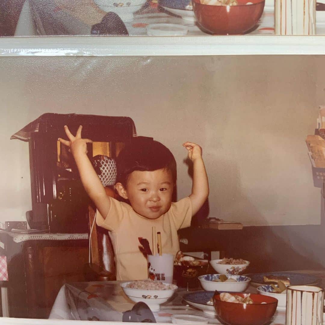 百千糸のインスタグラム：「私の兄　2歳の誕生日の頃の写真  息子と似ているんです^ - ^」