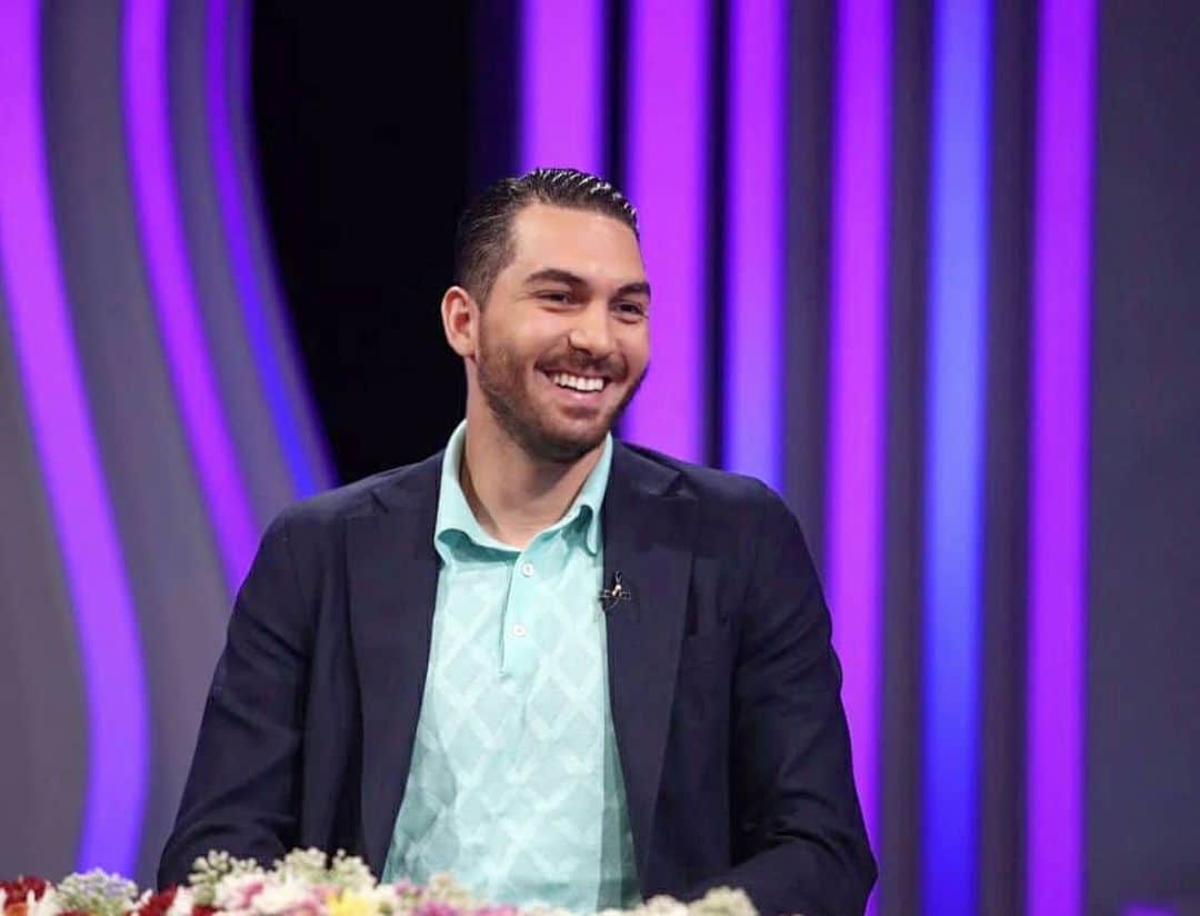 アリレザ・ハギギのインスタグラム：「TV show!  🎗📺😁🔮🔋📹🧔🏽」