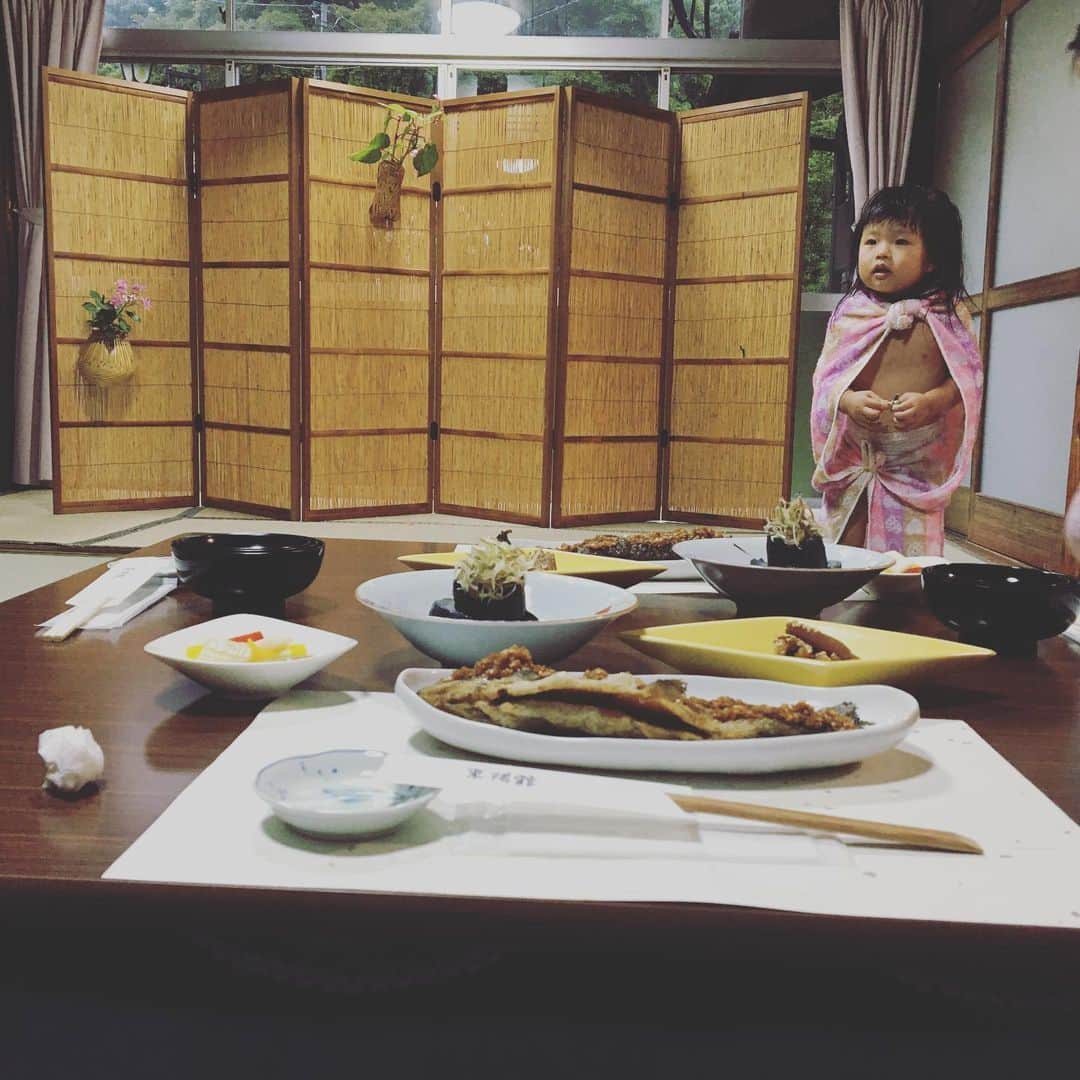 富所哲平さんのインスタグラム写真 - (富所哲平Instagram)「#愛郷ぐんまプロジェクト #いろどりみどり市 #東陽館 #宿 #旅行 #泊まり #自然 #わたらせ渓谷鐵道 #愛娘 #あおみどろ #ひなたろす #嫁どころ #アンカンミンカン富所 #ニジマス #富弘美術館 #星野富弘 #群馬県 #ぐんま #グンマー #群馬 #見どころ観光どころ #見どころ食べどころ」8月4日 15時40分 - tomitetsu823