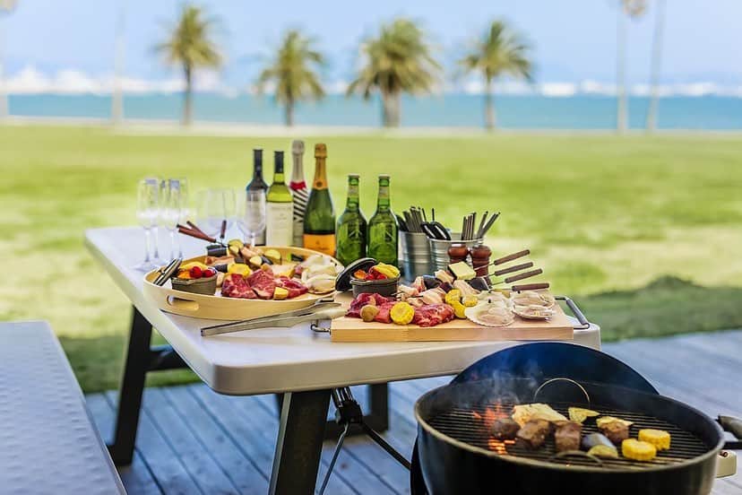THE LUIGANS Spa&Resortさんのインスタグラム写真 - (THE LUIGANS Spa&ResortInstagram)「*﻿ 『RESORT TERRACE BBQ』﻿ 今年のルイガンズのBBQは、最高の焼き加減を知り尽くしたプロの料理人がすべて焼きあげて提供する、『焼き師付きプラン』も登場！﻿ 通常の金額＋1000円でご利用いただけます。﻿ いつもとは一味違った贅沢な時間を過ごしてみてはいかがですか？﻿ ﻿  *大人20名様以上で福岡市内近郊まで無料送迎プランもご用意しております﻿ ﻿ _________________________﻿ ◆詳細・ご予約﻿ プロフィールのURLより﻿ ◆お問い合わせ・ご予約﻿ 092-603-2590 instagramのDM﻿ 公式LINE(ハイライトよりご登録いただけます)﻿ luigans@plandosee.co.jp﻿  #bbq #luigans #theluigans」8月4日 15時45分 - theluigans