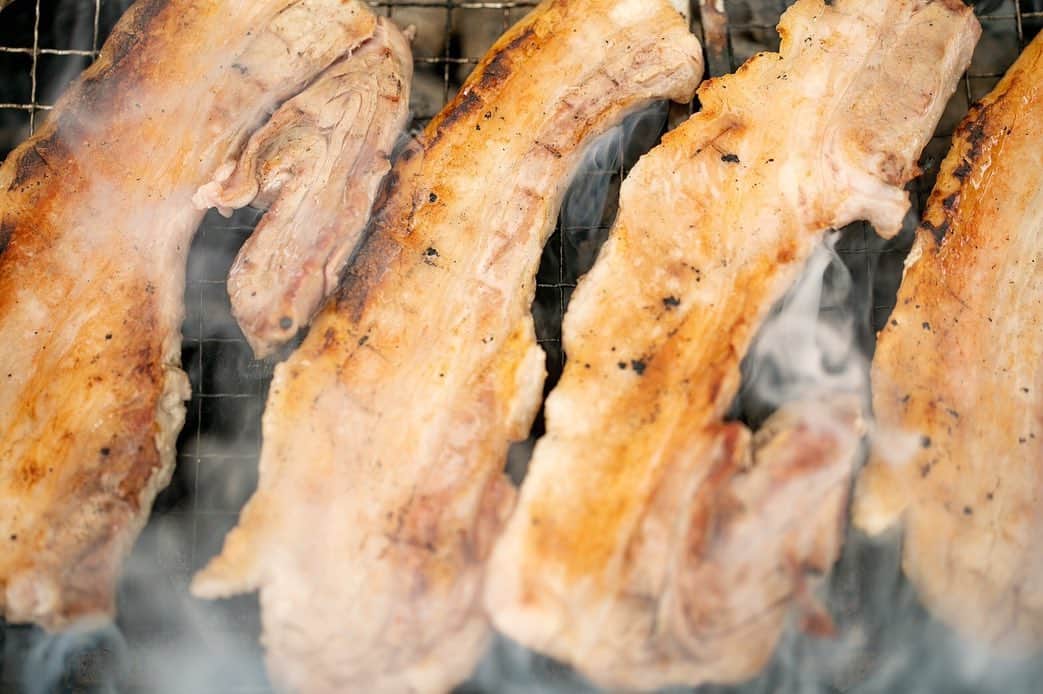 THE LUIGANS Spa&Resortさんのインスタグラム写真 - (THE LUIGANS Spa&ResortInstagram)「*﻿ 『RESORT TERRACE BBQ』﻿ 今年のルイガンズのBBQは、最高の焼き加減を知り尽くしたプロの料理人がすべて焼きあげて提供する、『焼き師付きプラン』も登場！﻿ 通常の金額＋1000円でご利用いただけます。﻿ いつもとは一味違った贅沢な時間を過ごしてみてはいかがですか？﻿ ﻿  *大人20名様以上で福岡市内近郊まで無料送迎プランもご用意しております﻿ ﻿ _________________________﻿ ◆詳細・ご予約﻿ プロフィールのURLより﻿ ◆お問い合わせ・ご予約﻿ 092-603-2590 instagramのDM﻿ 公式LINE(ハイライトよりご登録いただけます)﻿ luigans@plandosee.co.jp﻿  #bbq #luigans #theluigans」8月4日 15時45分 - theluigans