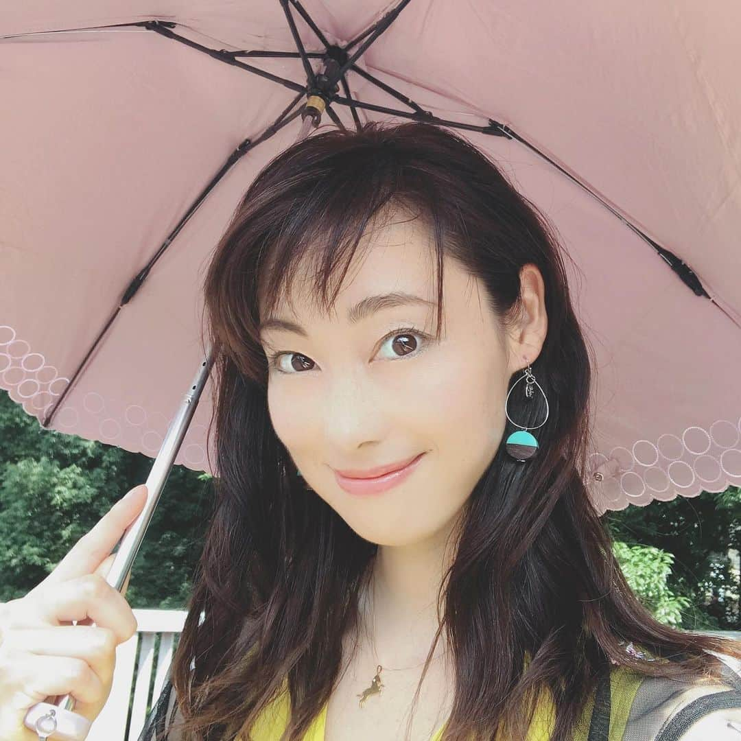 佐藤康恵さんのインスタグラム写真 - (佐藤康恵Instagram)「地元・飯能河原の赤い橋で🌉ミュージック・ビデオの撮影中🎤🎶💖 ターコイズウッドピアス by YS jewel💠 ♡ ♡ ♡ #musicvideo #飯能 #hanno #yasuesato #佐藤康恵 #ysjewel #japanesemodel #japaneseactress #singer #smile #love #いつも応援ありがとう」8月4日 15時47分 - yasuesato.official