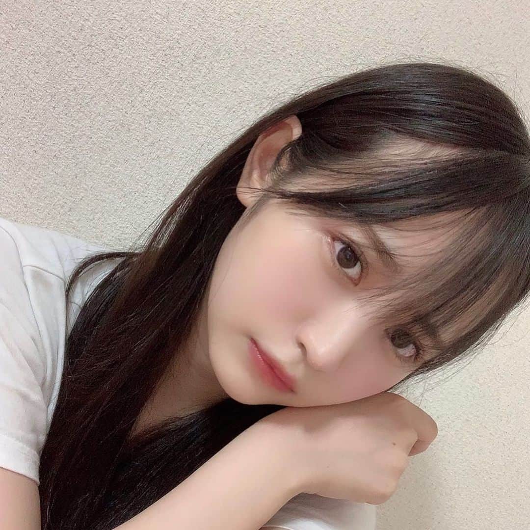 小野六花のインスタグラム：「前髪巻かなかったらこんなん🥺 そろそろ切りに行かないとな〜💓  #小野六花 #moodyz #セクシー女優 #av女優」