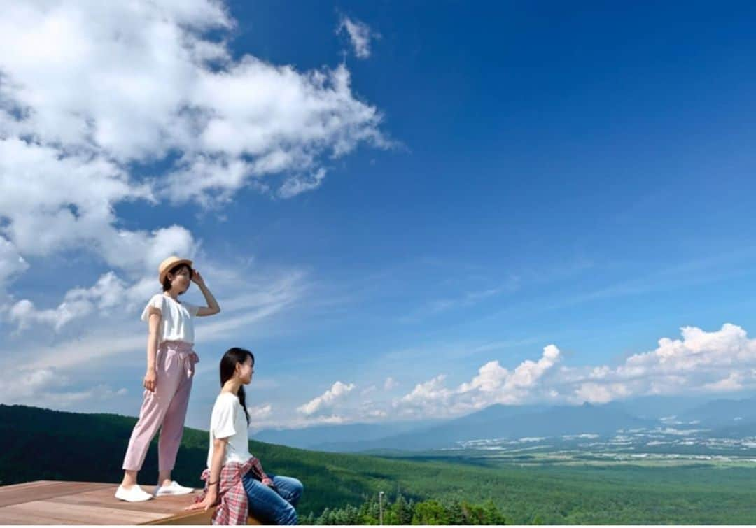 三宅裕子さんのインスタグラム写真 - (三宅裕子Instagram)「やっと夏らしくなりましたね🌻夏が大好きなのでうれしいな♡ 今年はいつも通りには過ごせないけれど楽しめる範囲で楽しみたいと思います。  ｡* ❤︎… …❤︎*。  #コロナ の #自粛 でお知らせができていませんでしたが💦 #清里テラス 5/23-オープンしています！(11/8まで)   ありがたいことに今年も #イメージモデル を務めさせていただいてますꪔ̤̥☕*°  他にも#旅行雑誌 #観光サイト などにもでているので是非チェックしてみてくださいね🎶  #サンメドウズ清里 #gotoキャンペーン #東京はなし😭 #コロナが早く終息しますように」8月4日 15時56分 - yuko_miyake