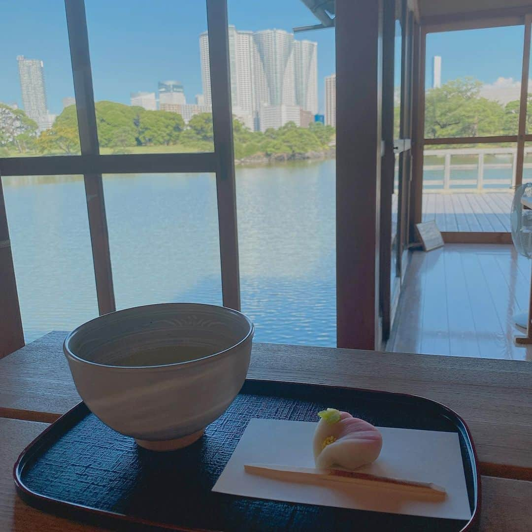 関口愛美さんのインスタグラム写真 - (関口愛美Instagram)「🍵🤍  #浜離宮恩賜庭園 #庭園 #中島の御茶屋 #御茶屋 #日本庭園 #大名庭園 #抹茶 #練り切り #幸せ」8月4日 16時07分 - sekiguchiaimi