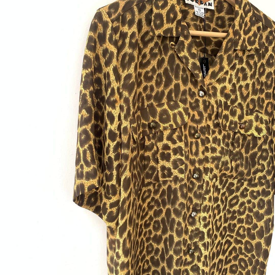 ジャムルさんのインスタグラム写真 - (ジャムルInstagram)「TOMMY HILFIGER カーゴショーツ　¥5000+tax . Lady's leopard オープンカラーシャツ　¥4500+tax .  WEB SHOPに入荷しております。 是非ご覧ください。 jammru.com  #お問い合わせはお電話で承ります #jammru #osaka  #fashion  #streetstyle  #streetfashion  #vtg  #vintage  #used  #usedclothing  #古着 #古着屋 #ファッション #70s #80s #90s #ご来店の際はマスクの着用をお願い致します」8月4日 16時19分 - jammru