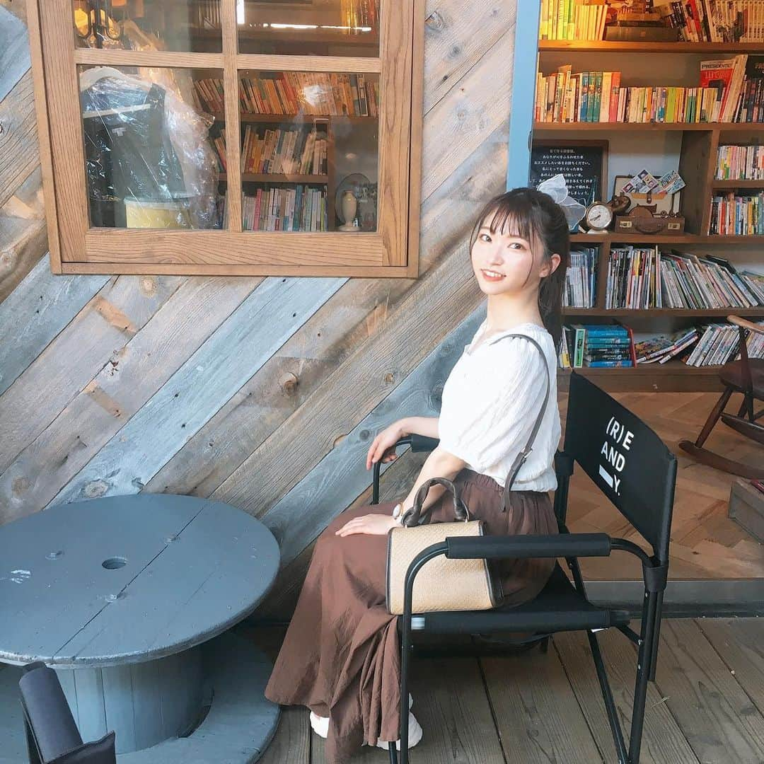 横道侑里さんのインスタグラム写真 - (横道侑里Instagram)「外も公園とか雑貨屋さんとか本も並べてあったり、キャンプ道具もあったり、すごくすごくおしゃれで可愛かった！」8月4日 16時35分 - sideroad615