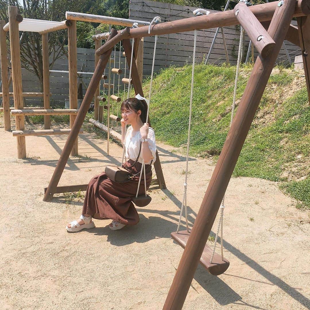 横道侑里のインスタグラム：「外も公園とか雑貨屋さんとか本も並べてあったり、キャンプ道具もあったり、すごくすごくおしゃれで可愛かった！」