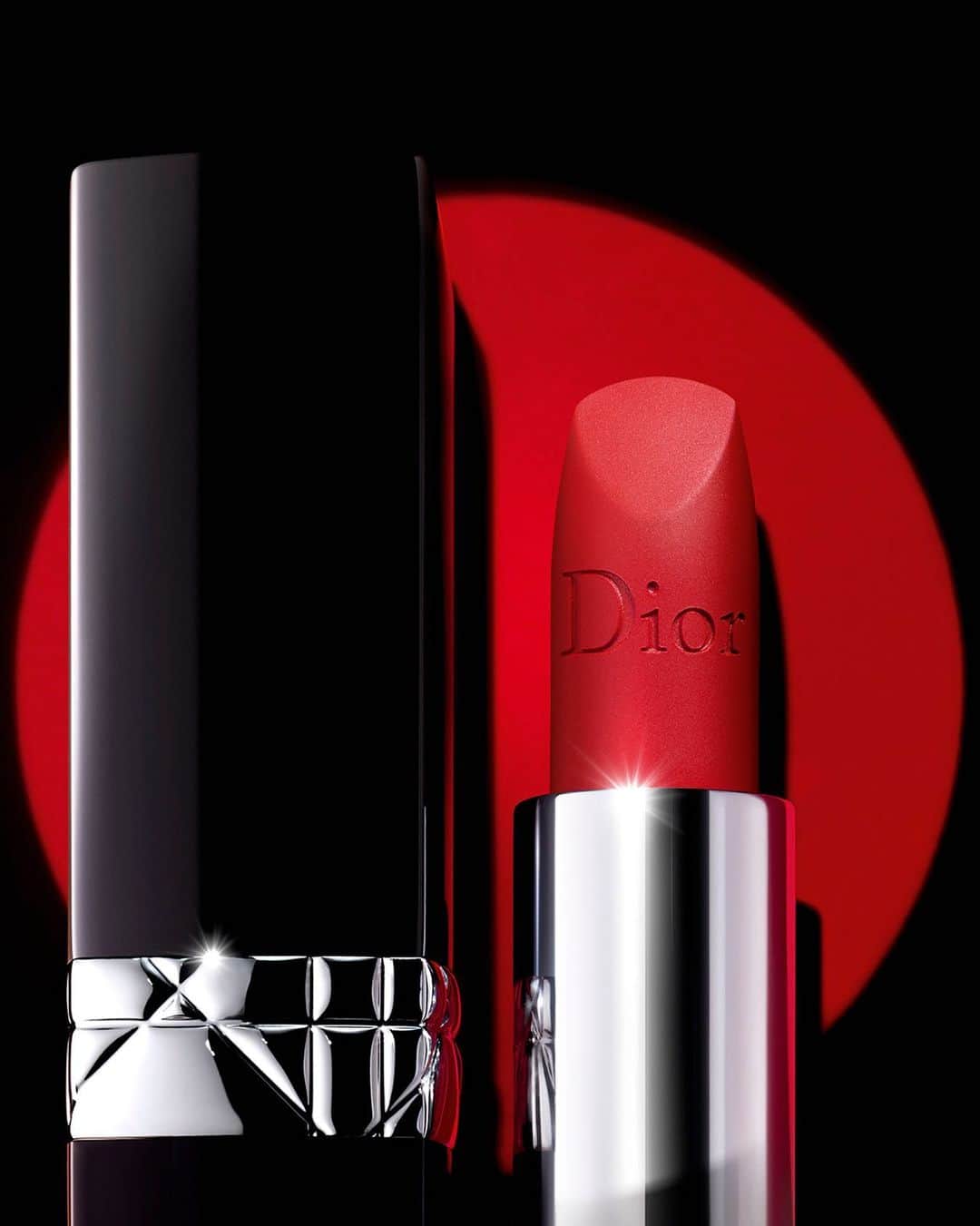 クリスチャンディオールさんのインスタグラム写真 - (クリスチャンディオールInstagram)「Put the spotlight on the iconic Rouge Dior 999, the legendary red lipstick, and steal the show on the red carpet!  • ROUGE DIOR 999 Matte • #starsindior #starsinrouge #rougedior #diormakeup @diormakeup」8月4日 16時39分 - dior
