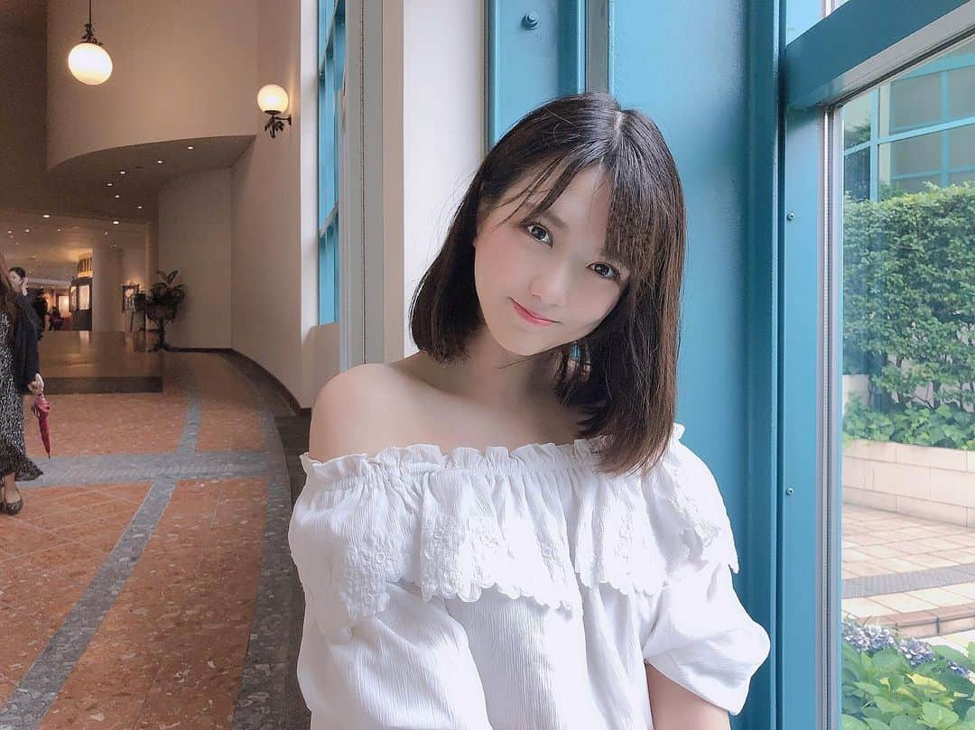 平口みゆきのインスタグラム：「過去写真でごめんなちゃい🙇‍♂️ . . . 耳にかけられるぐらいの髪の長さになった♡ . . #過去pic #イクスピアリ #オフショル #ボブ #ストレート #内巻きボブ #耳かけボブ #夏 #最近 #秋冬服 #みてる 🍁☃️ #可愛すぎる #はよ寒くなれー #me #selfie #followｍe #instagood #平口みゆき #hiraguchimiyuki」