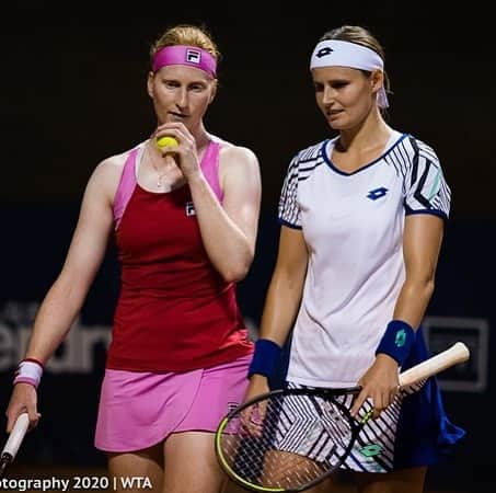 アリソン・バン・アイトバンクのインスタグラム：「First match again was amazing with my other half 😍❤️ @greetjeminnen #fordabautomotive #snauwaert #filatennis #wcupnutrition #signumpro @tenniscomfort」