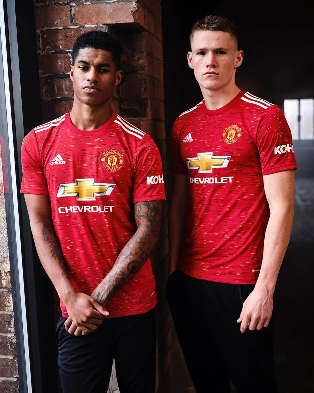 adidas Footballさんのインスタグラム写真 - (adidas FootballInstagram)「What makes us United. Introducing the new 2020/21 @manchesterunited Home jersey, exclusively available now through adidas.com and official club stores.」8月4日 17時01分 - adidasfootball