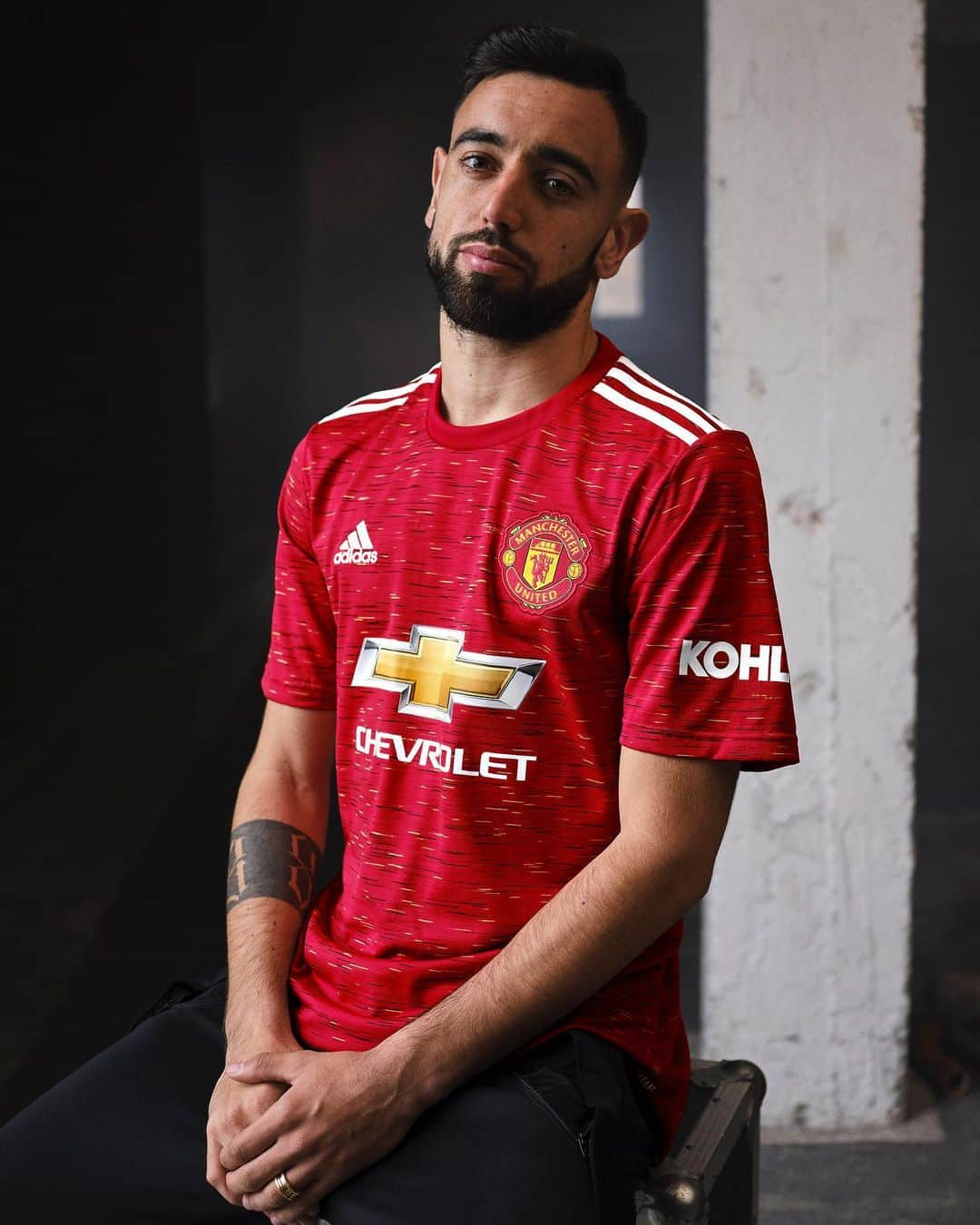 adidas Footballさんのインスタグラム写真 - (adidas FootballInstagram)「What makes us United. Introducing the new 2020/21 @manchesterunited Home jersey, exclusively available now through adidas.com and official club stores.」8月4日 17時01分 - adidasfootball