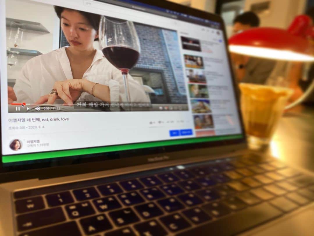 イ・エルのインスタグラム：「_ 이엘저엘 네 번째, eat,drink,love 올렸어요! youtube.com/이엘저엘 검색!! #이엘저엘」