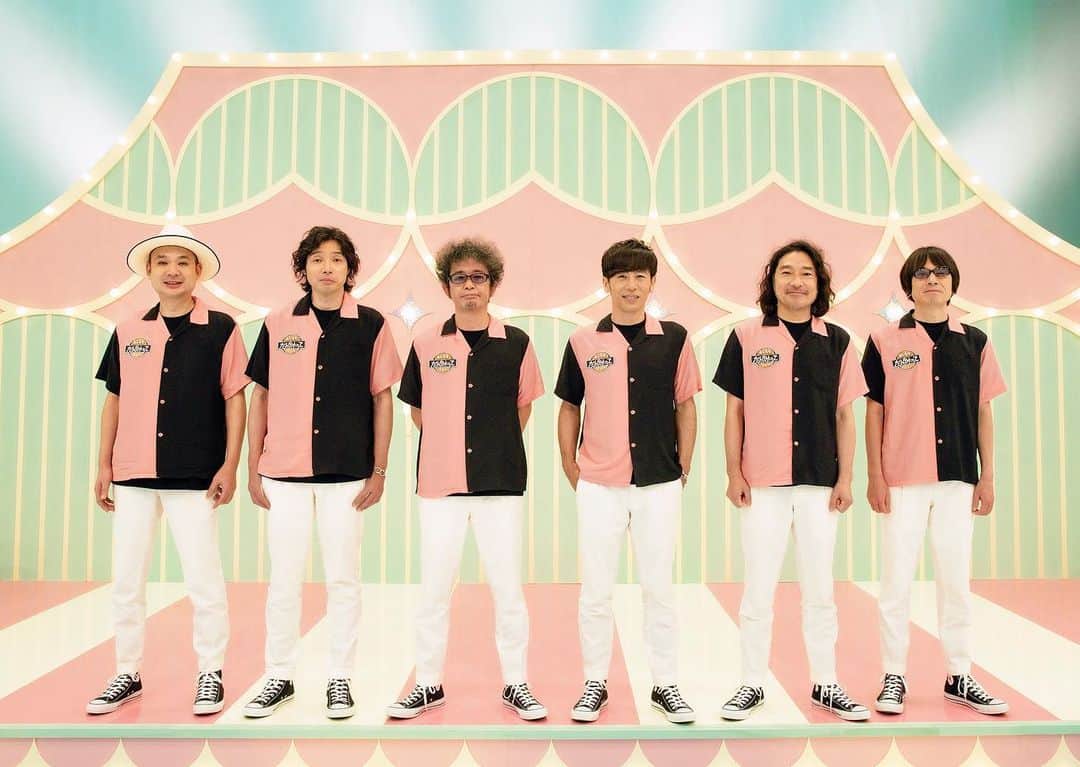 寺岡呼人のインスタグラム：「#カーリングシトーンズ ﻿ TV90分特番放送決定！！﻿ このメンバーにしかできないテレビ番組参上！﻿ ﻿ スペシャルセットでのスタジオライブと爆笑王道TVバラエティが融合した特番﻿ 「#オレたちカーリングシトーンズ」﻿ ﻿ #フジテレビTWO（有料）にて﻿ 9/5（土）22時～23時30分放送予定！﻿ ﻿ かなり、面白いはず！﻿ 是非観て下さいねー」