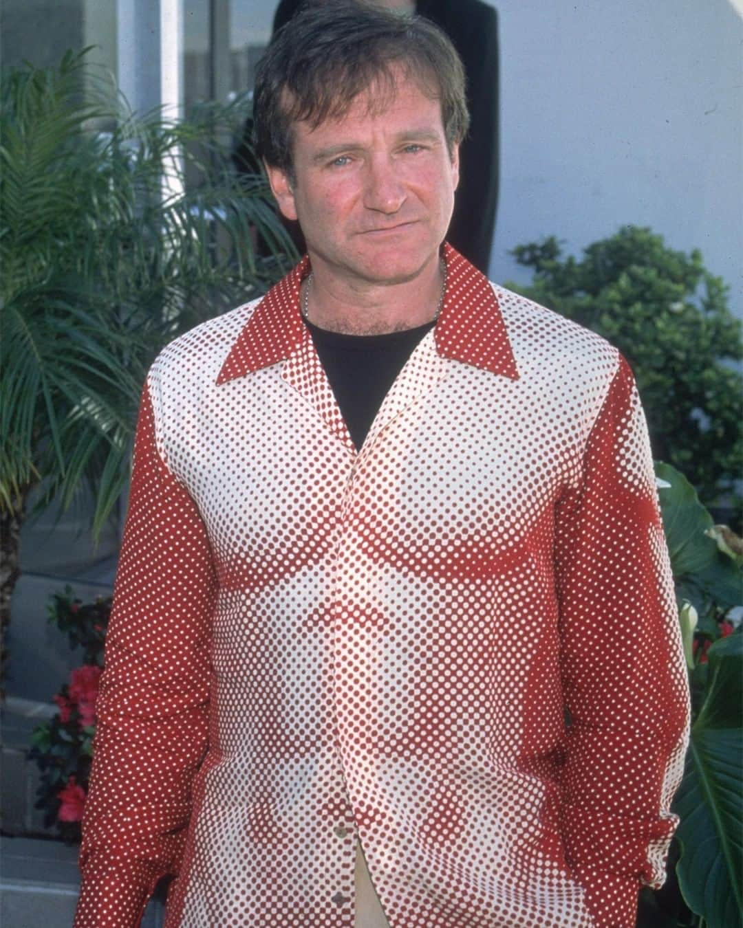 ジャンポール・ゴルチエさんのインスタグラム写真 - (ジャンポール・ゴルチエInstagram)「#Throwback to 1995 with actor #RobinWilliams showing off his ‘summer body’ in a trompe l’oeil muscular abs shirt from #JeanPaulGaultier #menswear #SS96. #JPGFREAKING50」8月4日 17時23分 - jeanpaulgaultier