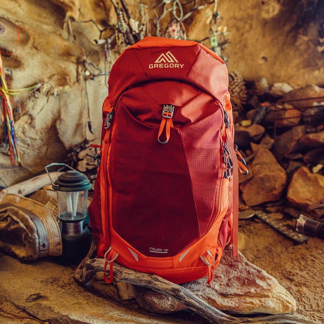 GREGORYのインスタグラム：「ACTIVE TRAIL  MIWOK/MAYA﻿ ﻿ 新たに42Lサイズが今年仲間入り。柔軟性と通気性に優れるサスペンションは体にフィットしながらもアクティブな動きを妨げず、機動性とバランスというミウォックの哲学を体現しています。﻿ ﻿ #MIWOK﻿ #MAYA﻿ ﻿ ※本カラーは日本未展開カラーとなります。日本では、フレームブラックとレフレックスブルーの2色展開です。」