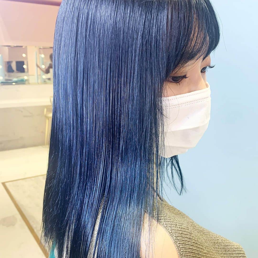 原涼香のインスタグラム：「𝐆𝐥𝐨𝐬𝐬 𝐧𝐚𝐯𝐲 🖤」