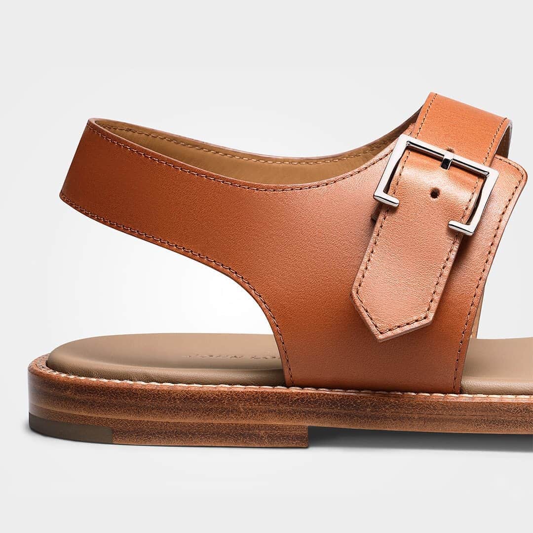 ジョンロブのインスタグラム：「Summer-ready with Stratton, a single buckle sandal featuring a strap across the toes instep, expertly constructed in either leather or rubber soles. . #johnlobb」