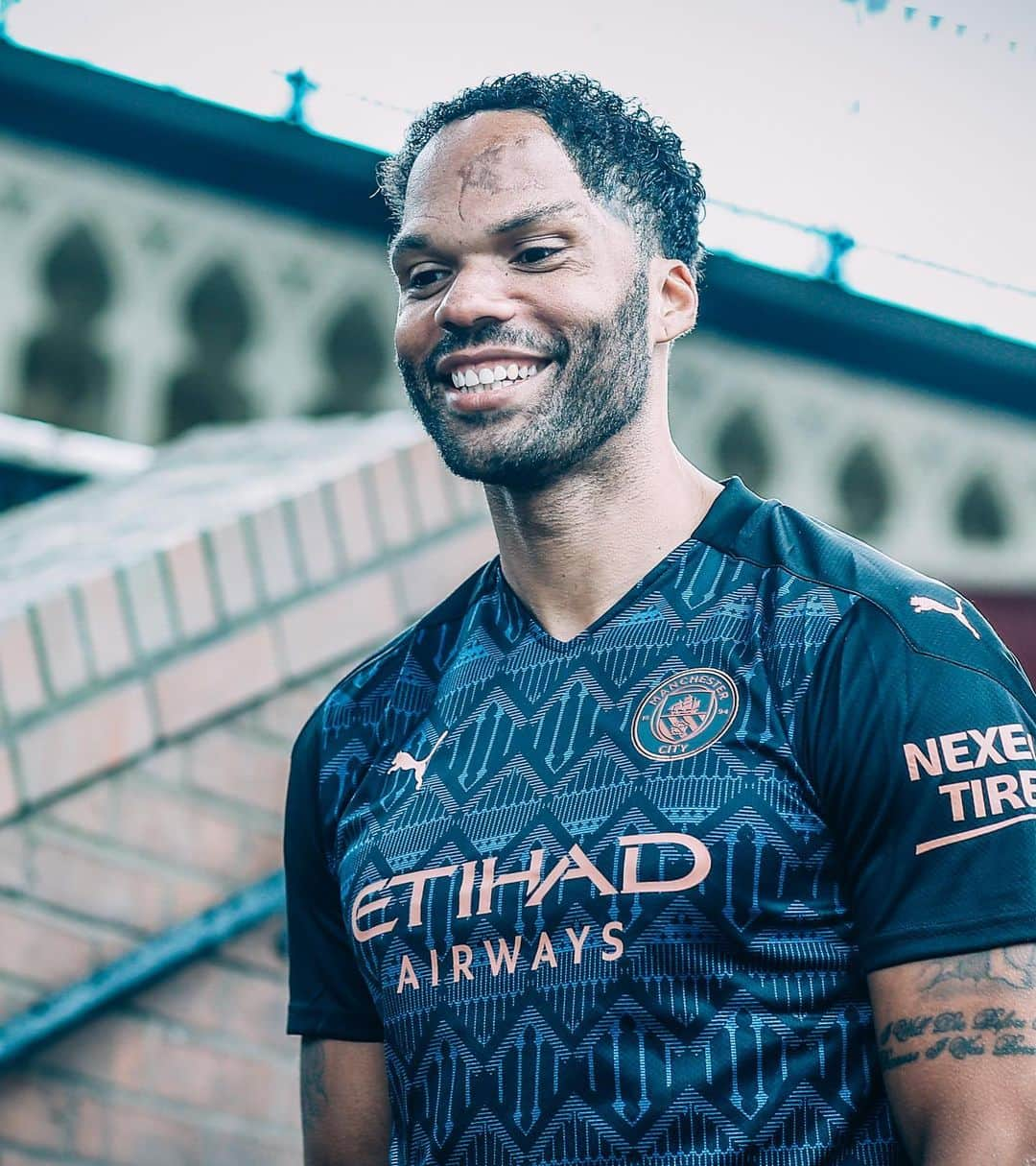 ジョリオン・レスコットさんのインスタグラム写真 - (ジョリオン・レスコットInstagram)「@mancity x @pumafootball Away Kit 💥  From Castlefield to the World 🔵」8月4日 17時58分 - joleonlescott