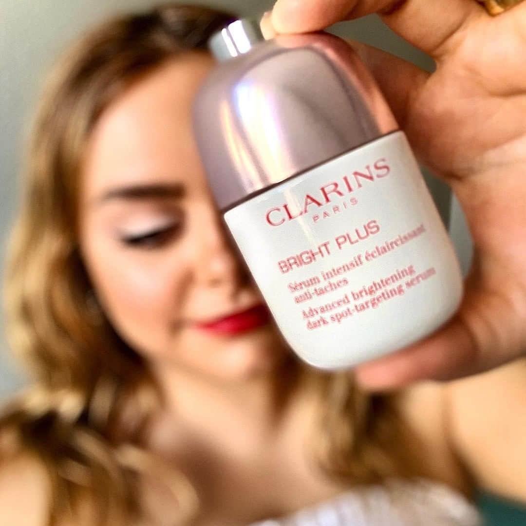ClarinsUKさんのインスタグラム写真 - (ClarinsUKInstagram)「Have you tried our Bright Plus advanced dark spot-targeting serum? ✨  This new expert formula is enriched with plant extracts to help reduce the look of dark spots and keep the skin bright and even, leaving it spotless, fairer and with a healthy glow from within.  📷: @prettysunnymoments」8月4日 18時01分 - clarinsuk