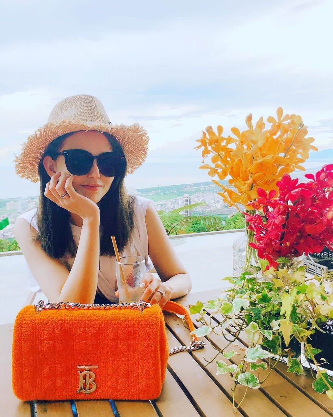 ハンナ・クインリヴァンのインスタグラム：「Rain Rain go away ☔️」