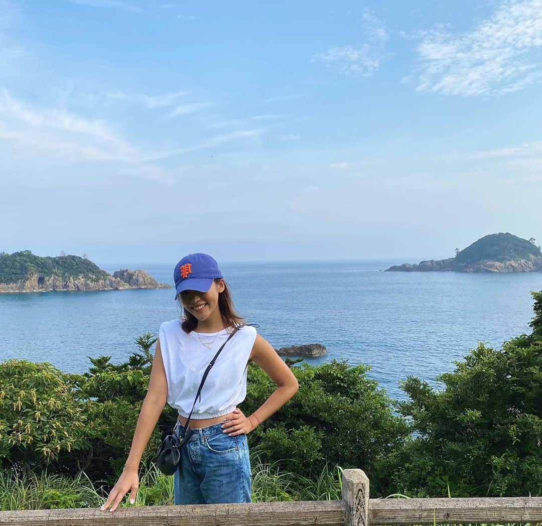 のインスタグラム：「自然を満喫してパワーチャージ🐚🌊☀️ 波の音、ずっと聴いていたい😌✨ ・ 最近の1番の贅沢に感じました♡💫 ・ #soundofwaves #powercharge」