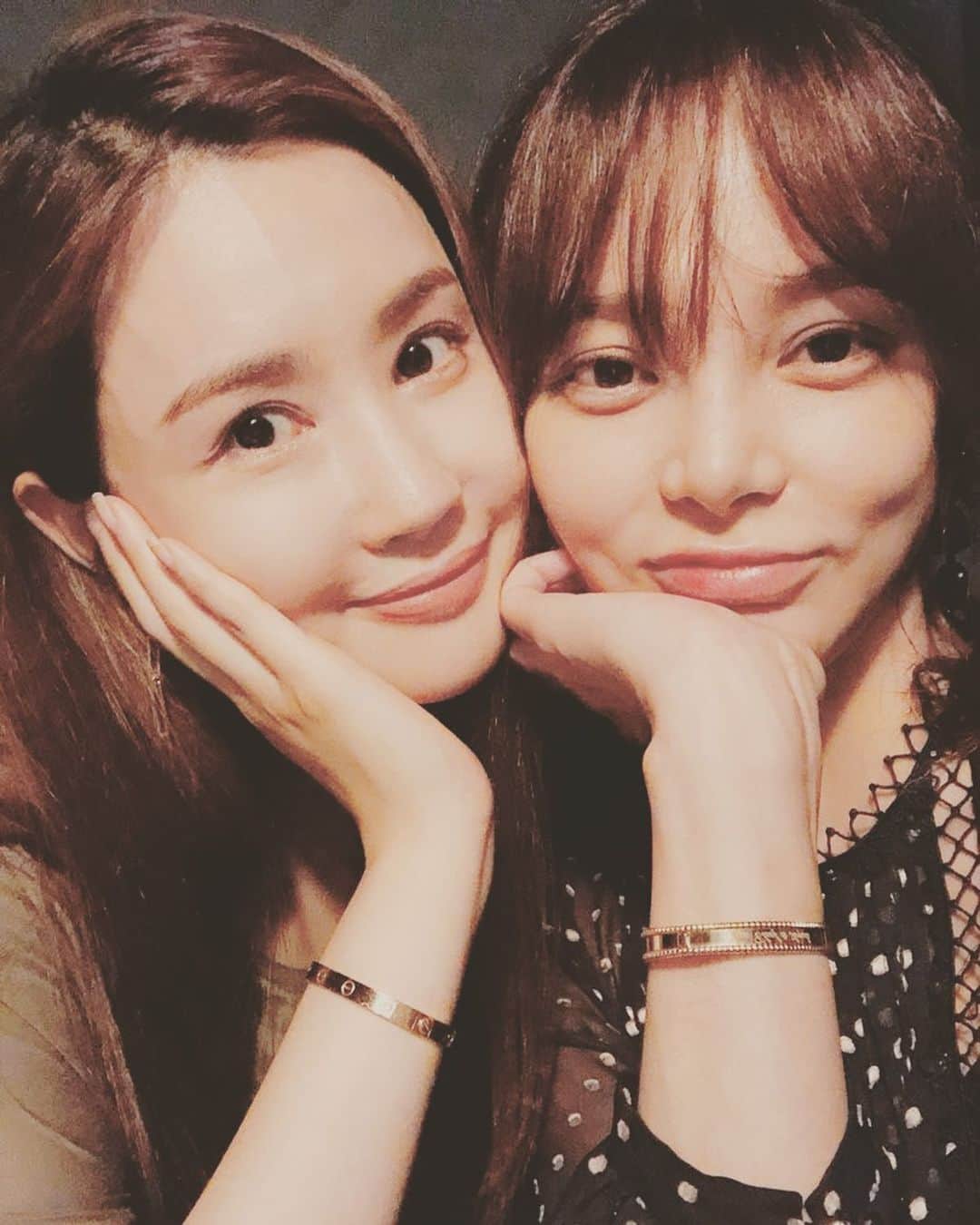 イ・ダヘのインスタグラム：「언제봐도 너무 좋은 울시연언니와 사랑스런 이라언니💋 이동상이 언니들 만나서 참으로 기뻤다우!!! 시연언니와 클로즈업은 참... 부담스럽다...(급필터적용) 언니는 카메라 막 갖다대도 혼자 예쁨 쁨쁨💜💜」
