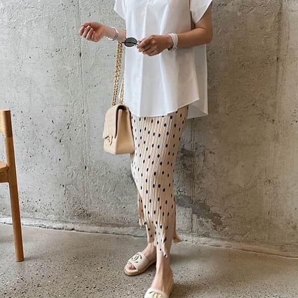 3rd Spring Official Instagramさんのインスタグラム写真 - (3rd Spring Official InstagramInstagram)「.﻿ "🔍 mia-20sk-027﻿ ﻿ —————————﻿ ﻿ Brand: #miamasvin﻿ Price:¥3,280﻿ ﻿ プリーツがポイントのドット柄スカート💛﻿ シンプルなトップに合わせて女性らしいコーデに🎶﻿ ﻿  ﻿ ﻿ ハッシュタグのついた商品はこちらのアカウントで紹介させていただきます➡️ #3rdspring﻿ ﻿ 3rd Spring(サードスプリング)は旬な韓国ブランドを一気にチェックできるサイト👖﻿ ﻿ #サースプ#Vネック #ニットカーディガン #プチプラ #プチプラコーデ﻿ #インスタコーデ #今日のコーデ #韓国ファッション #韓国コーデ #オルチャンコーデ﻿ #ママコーデ #シンプルファッション #韓国スタイル #カジュアルコーデ #夏コーデ﻿ #韓国通販 #ママファッション#今日の服 #着回しコーデ #コーディネート #シンプルコーデ #きょコ "#ハイウエスト﻿ #スリットスカート  #ドット柄スカート #ドット柄 #プリーツスカート #プリーツスカートコーデ」8月4日 18時20分 - 3rdspring_official
