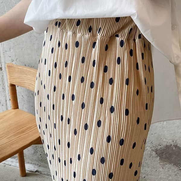 3rd Spring Official Instagramさんのインスタグラム写真 - (3rd Spring Official InstagramInstagram)「.﻿ "🔍 mia-20sk-027﻿ ﻿ —————————﻿ ﻿ Brand: #miamasvin﻿ Price:¥3,280﻿ ﻿ プリーツがポイントのドット柄スカート💛﻿ シンプルなトップに合わせて女性らしいコーデに🎶﻿ ﻿  ﻿ ﻿ ハッシュタグのついた商品はこちらのアカウントで紹介させていただきます➡️ #3rdspring﻿ ﻿ 3rd Spring(サードスプリング)は旬な韓国ブランドを一気にチェックできるサイト👖﻿ ﻿ #サースプ#Vネック #ニットカーディガン #プチプラ #プチプラコーデ﻿ #インスタコーデ #今日のコーデ #韓国ファッション #韓国コーデ #オルチャンコーデ﻿ #ママコーデ #シンプルファッション #韓国スタイル #カジュアルコーデ #夏コーデ﻿ #韓国通販 #ママファッション#今日の服 #着回しコーデ #コーディネート #シンプルコーデ #きょコ "#ハイウエスト﻿ #スリットスカート  #ドット柄スカート #ドット柄 #プリーツスカート #プリーツスカートコーデ」8月4日 18時20分 - 3rdspring_official