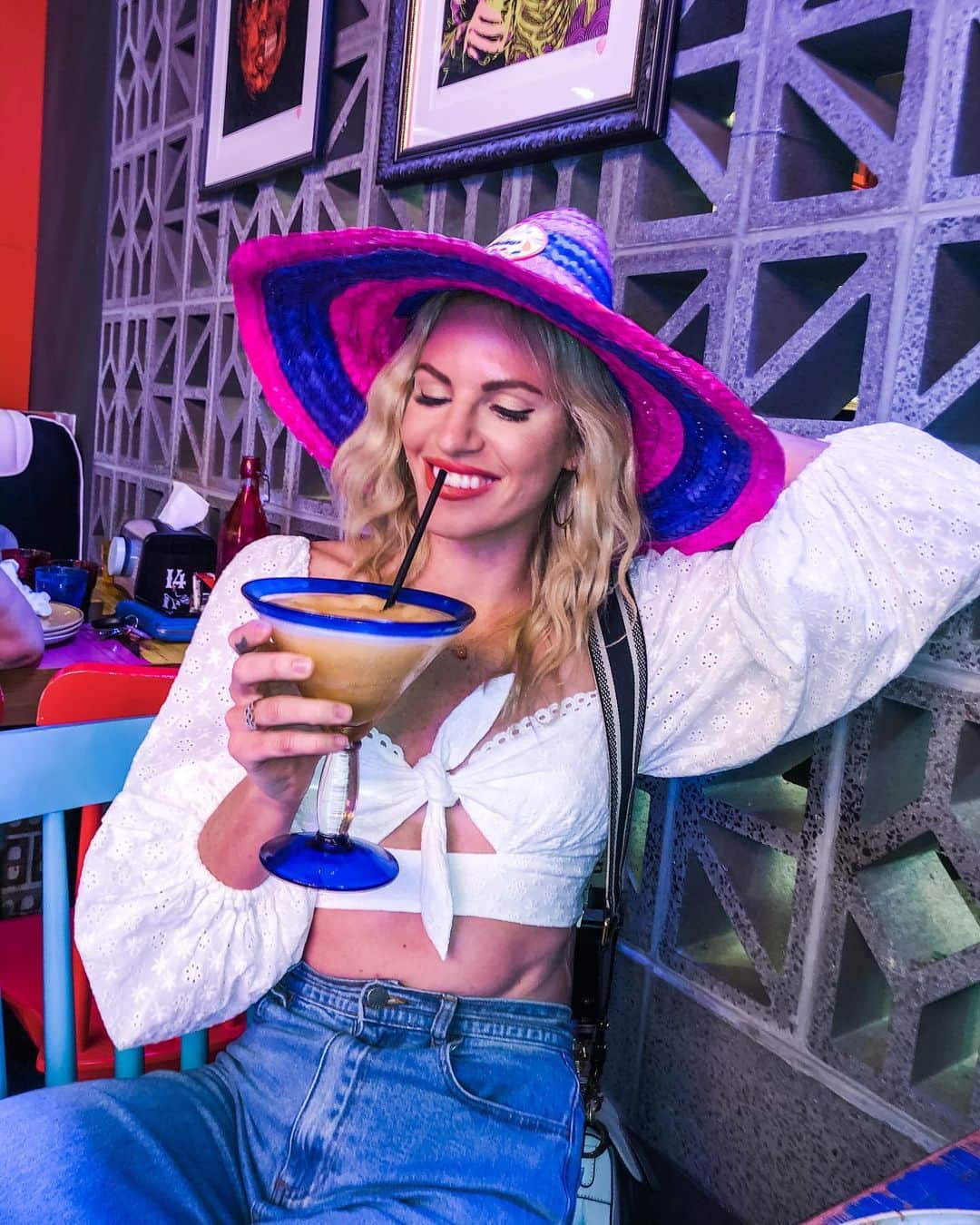 エミリー・シーボームのインスタグラム：「Tacoholic  #mexican #elcamino #tacotuesday #taco #sombrero #frozenmargarita」