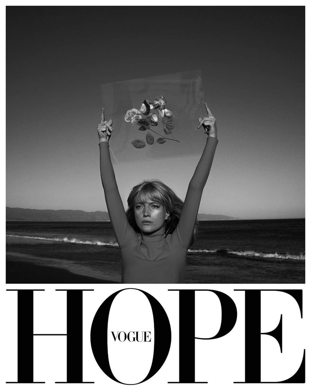 Vogue Parisさんのインスタグラム写真 - (Vogue ParisInstagram)「For the first time in Vogue’s 128-year history, all 26 editions have united to celebrate positive voices from around the world that are pushing for change. In tumultuous times, with a future uncertain, each edition of Vogue around the world has worked with an artist to present an image that symbolises hope. Vogue Paris presents this image by @InezandVinoodh of @louschoof. Speaking simultaneously of something missing and of change, the flowers beneath the glass symbolise a world in waiting, beautiful but on hold. And at the same time, she stands resolute, brandishing a message of hope and the possibility of real change, embodying the feeling expressed throughout the world in demonstrations against racial injustice.」8月4日 18時18分 - voguefrance