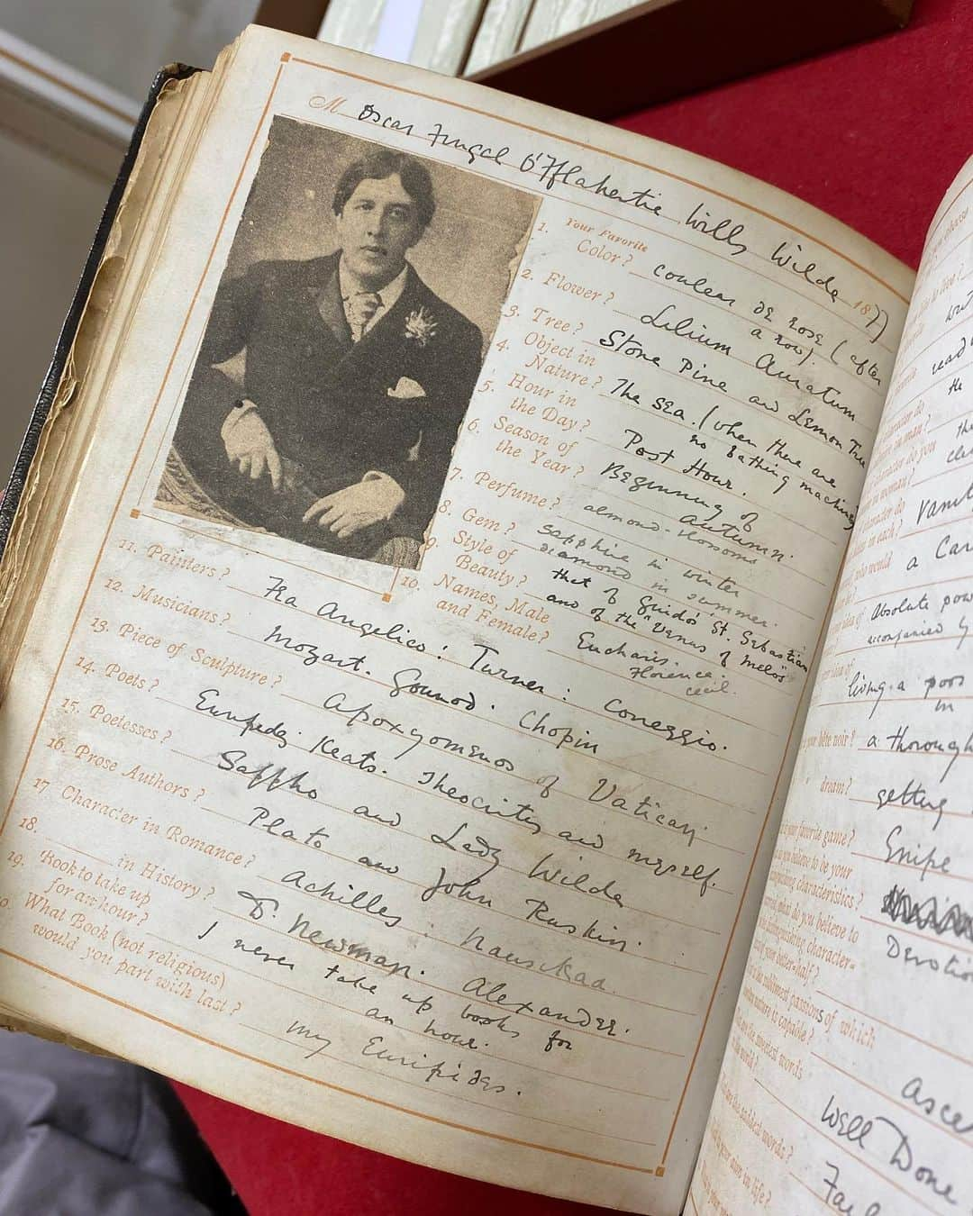 サザビーズさんのインスタグラム写真 - (サザビーズInstagram)「Oscar Wilde’s “Confessions”: Wilde filled in this questionnaire when he was on the cusp of stardom in 1877. His replies sparkle with ebullience and wit – exactly what you would expect from this bold young writer, still in his early twenties but already experiencing his first taste of fame. 🌟  Across 39 questions he details all his favourite - and least favourite - things:  Your idea of happiness? ‘Absolute power over men’s minds, even if accompanied by chronic toothache’   Your idea of misery? ‘Living a poor and respectable life in an obscure village’   What is your dream? ‘Getting my hair cut’   What is your favourite object in nature? ‘The sea (when there are no bathing machines)’ 🌊   Book to take up for an hour? ‘I never take up books for an hour’   What are the sweetest words in the world? ‘Well done!’   What are the saddest words? ‘Failure’  This questionnaire - likely filled in for an admiring fan - freezes the young Oscar in a moment in time, but also provides a chilling prophecy of what was to come. His answer to the final question ‘What is your aim in life?’ reads ‘fame, or even notoriety’.  This slice of literary history comes to sale from the collection of actor and director Steven Berkoff (b.1937), the villain in James Bond’s Octopussy who has a special connection with Oscar Wilde, having directed an interpretation of Salome to great acclaim in the 1980s. It was around this time that he started collecting first editions of Wilde’s works (a number of which we are offering in our sale this week), and of course this album too.   Bidding on Sotheby’s Summer Miscellany Sale of Books and Manuscripts closes at 14.00 BST today. #SothebysBooks #OscarWilde 📖」8月4日 18時38分 - sothebys